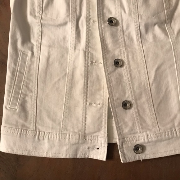 White Sleeveless Jean Jacket - Picture 4 of 4